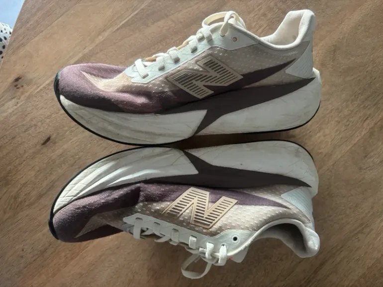 Used New Balance Rebel v5 bike — image 3 of 6