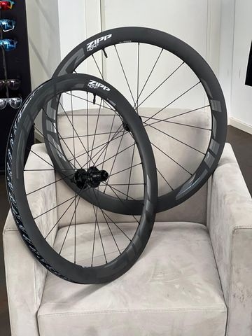 Used Zipp 404 S Wheels 2026 bike — image 6 of 8