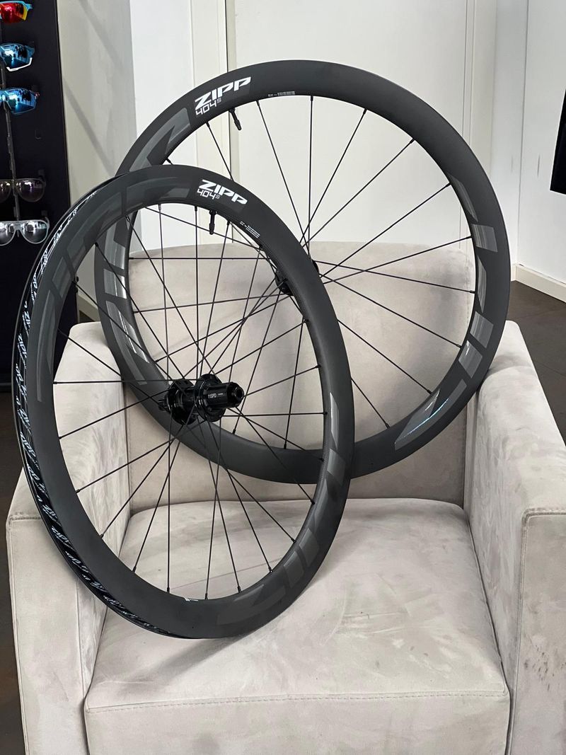 Used Zipp 404 S Wheels 2026 bike — image 6 of 8