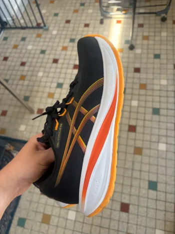 Asics Gel Cumulus 28 bike usato