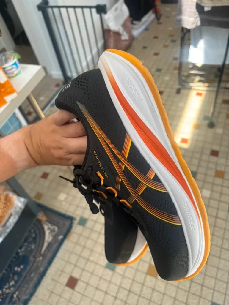 Used Asics Gel Cumulus 28 bike — image 2 of 4