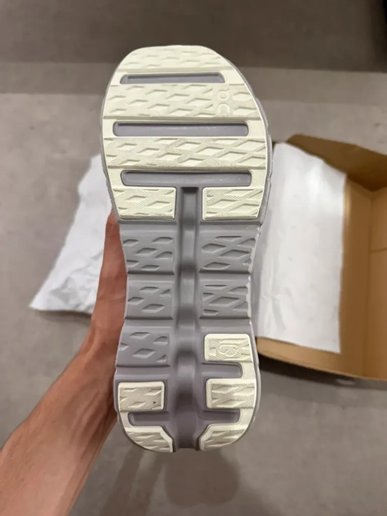 Used On Running On Shoes Size 42 bike — image 4 of 9