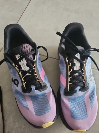 Gebrauchtes On Running shoes size 41 bike