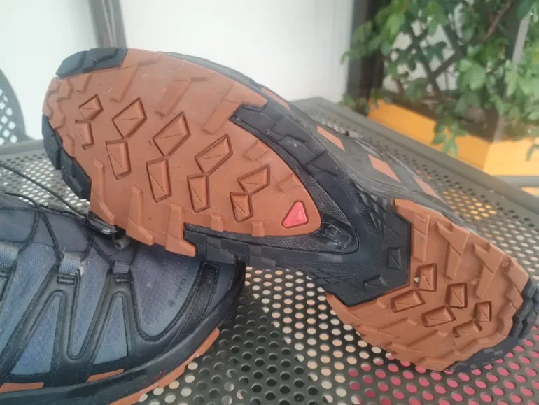 Used Salomon XA Pro 3D v8 GTX bike — image 2 of 6