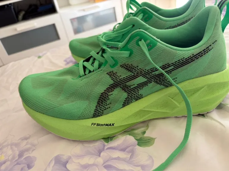 Gebrauchtes Asics novablast 5 bike — Bild 9 von 10
