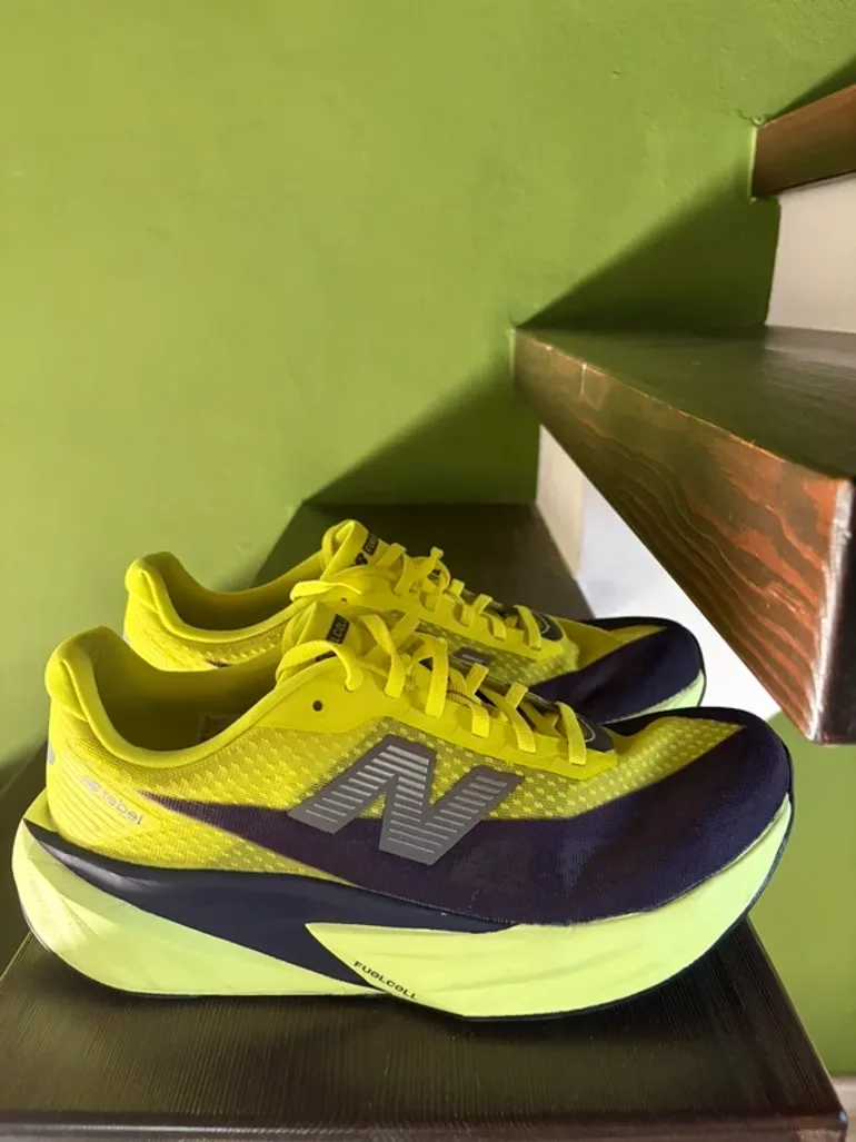 Tweedehands New Balance FuelCell Rebel V5 bike — afbeelding 2 van 12
