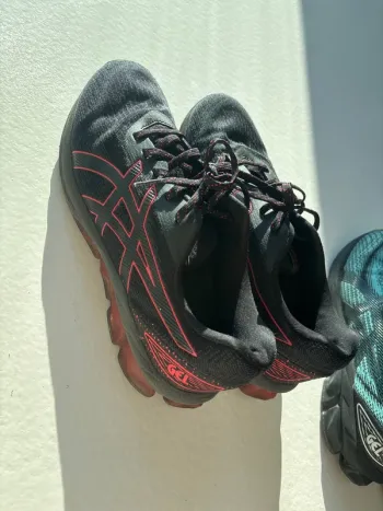 Asics Schuhe 42, 5 bike usato
