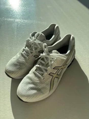 Asics Schuhe 42.5 bike usato