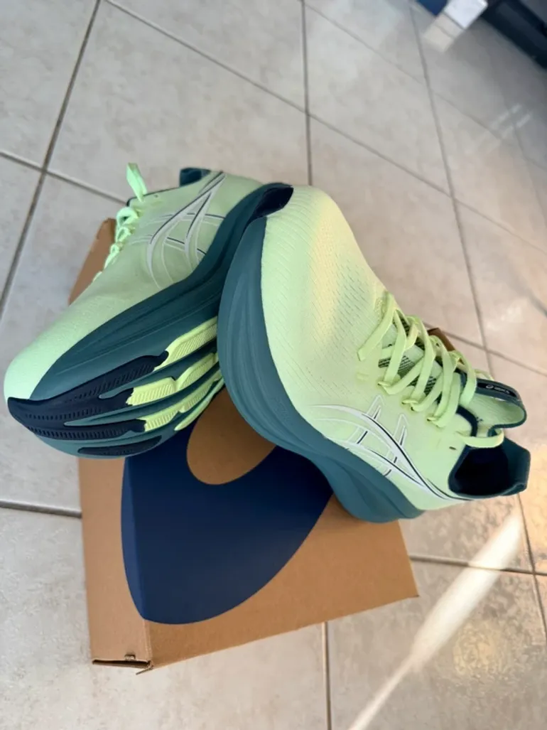 Used Asics Gel-Nimbus 28 bike — image 2 of 4