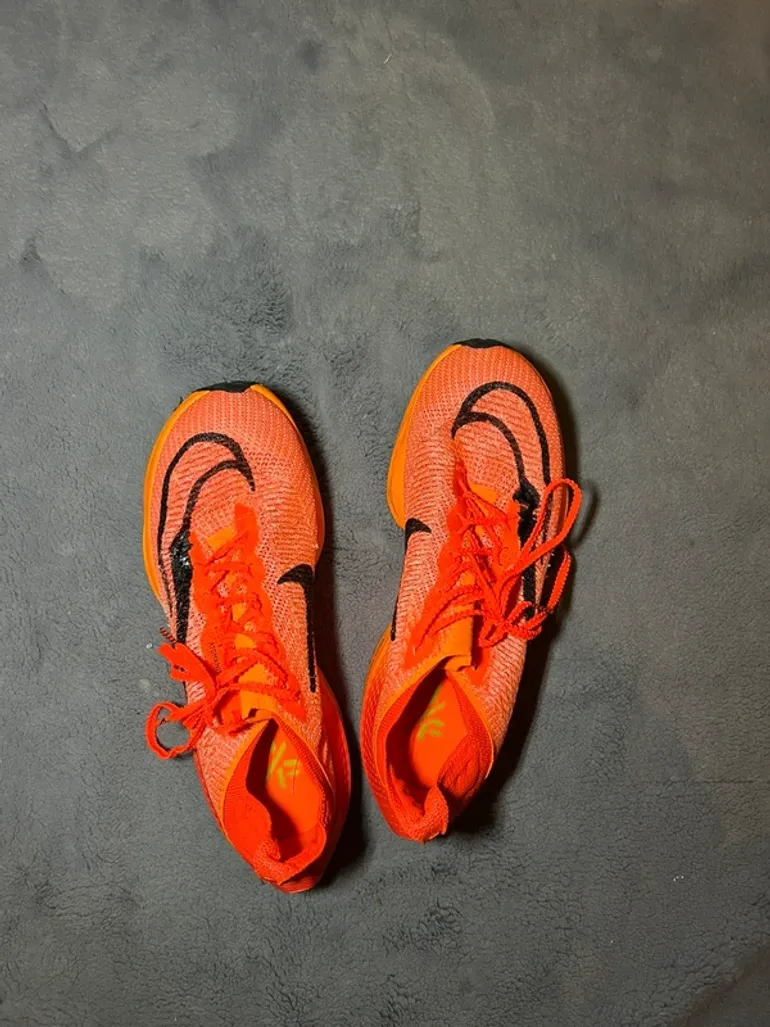 Used Orange Nike Laufschuhe bike — image 3 of 4