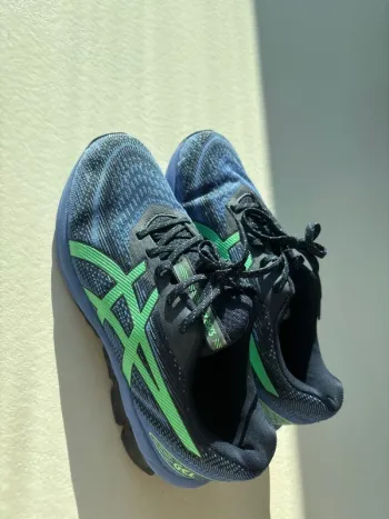 Asics Schuhe 42, 5 bike usato