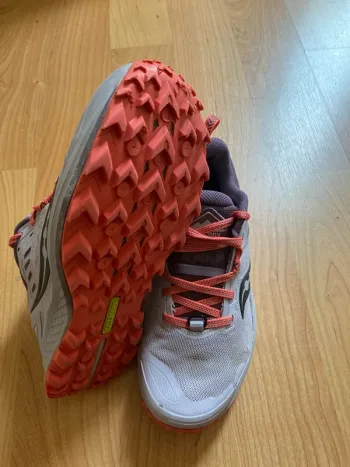 Used Saucony Peregrine 10 bike — image 6 of 7