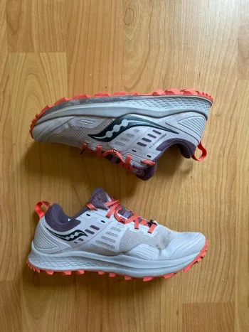 Used Saucony Peregrine 10 bike
