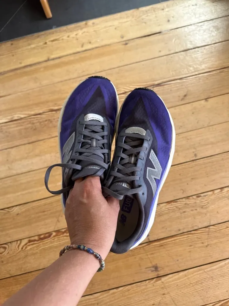 Tweedehands New Balance FuelCell Rebel bike — afbeelding 2 van 5