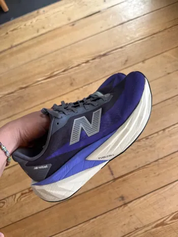 Tweedehands New Balance FuelCell Rebel bike