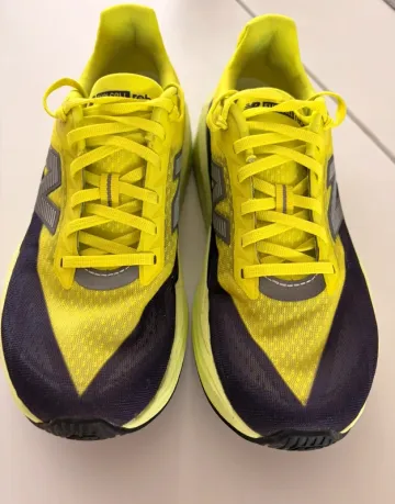 Gebrauchtes New Balance FuelCell Rebel Running Shoes