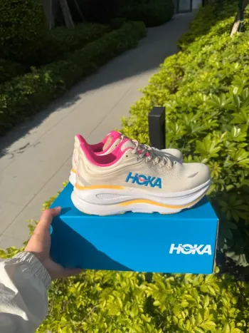 Tweedehands Hoka Baskets pour femmes bike