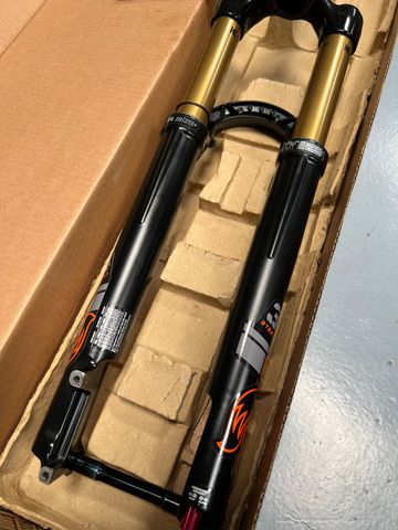 Použité Fox 34 Kashima Stepcast Fork 2024 bike — obrázek 8 z 8
