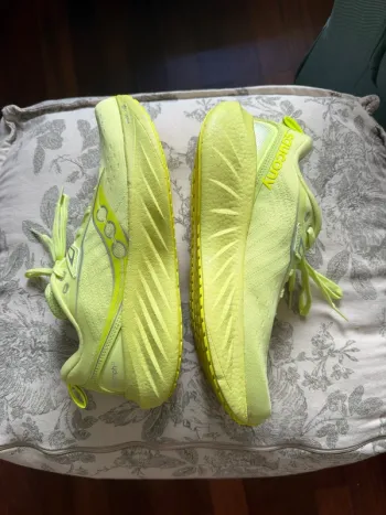 Tweedehands Saucony Triumph 22 bike — afbeelding 2 van 8