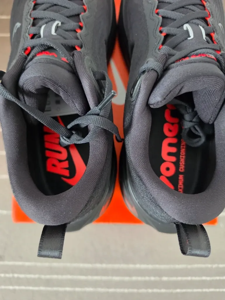 Used Premium Nike Vomero Plus bike — image 11 of 12