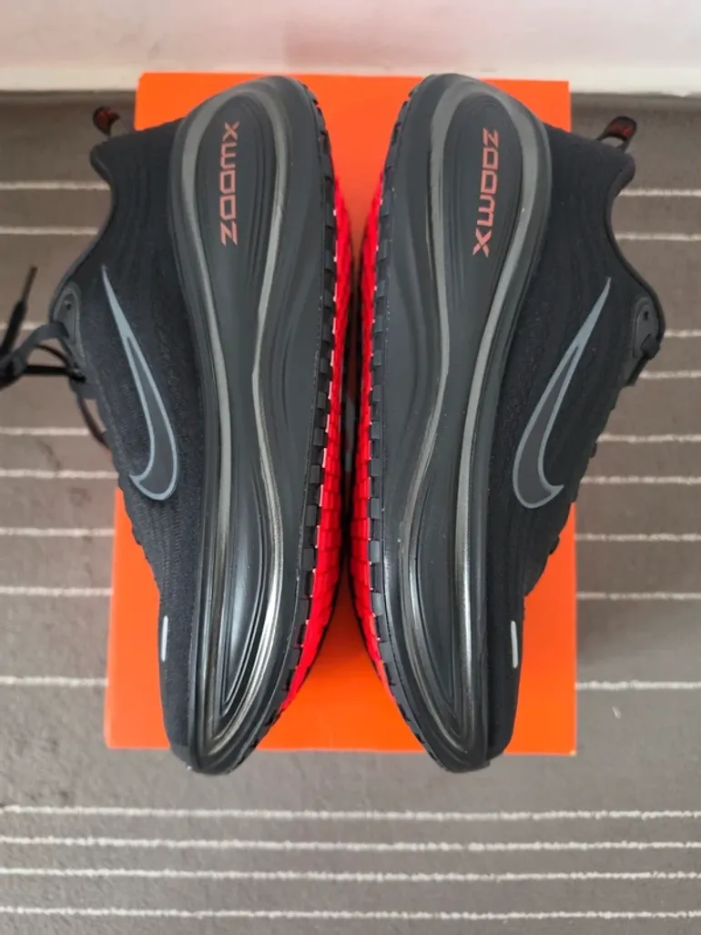 Used Premium Nike Vomero Plus bike — image 8 of 12