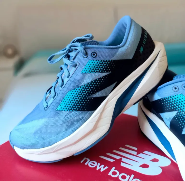 Używany New Balance FuelCell Rebel v4 bike — zdjęcie 3 z 6
