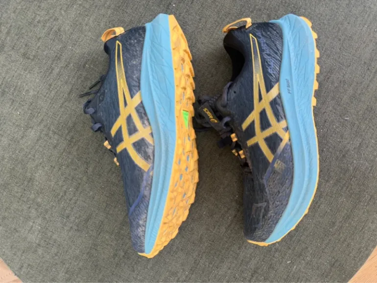 Asics Fuji Lite 4 bike d'occasion — image 2 sur 6