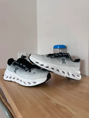 On Running On Shoes bike d'occasion — image 2 sur 4