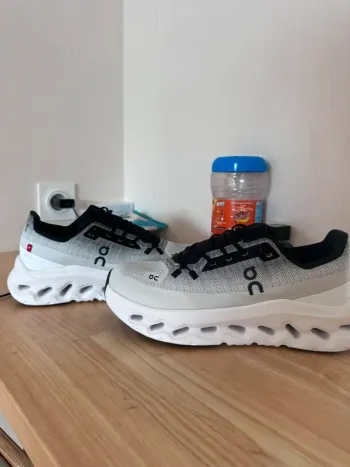 On Running On Shoes bike d'occasion — image 4 sur 4