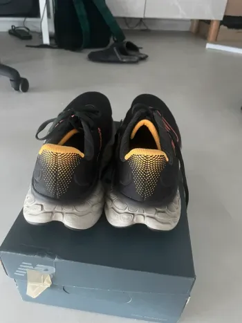 Used New Balance Fresh Foam X More v4 bike — image 3 of 5