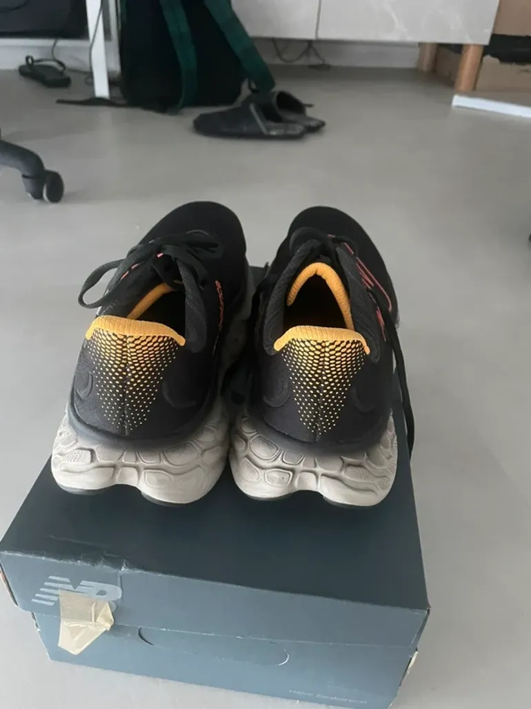 Used New Balance Fresh Foam X More v4 bike — image 3 of 5