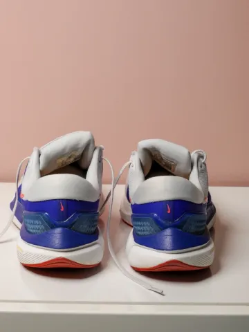 Used Nike AirZoom Vomero 16 bike — image 4 of 8