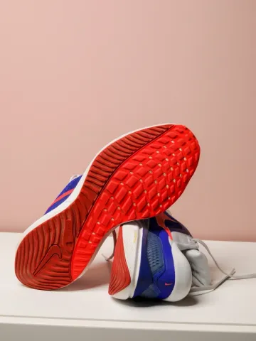 Used Nike AirZoom Vomero 16 bike — image 3 of 8