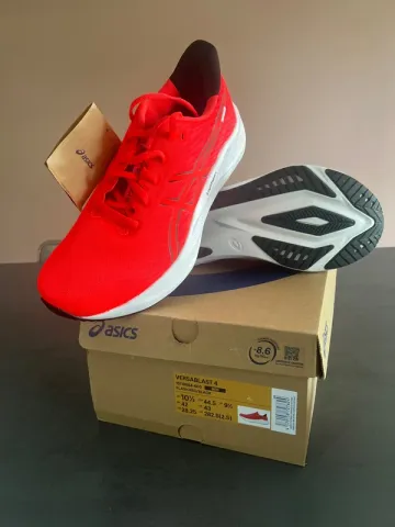 Used Asics Versablast 4 Running Shoes
