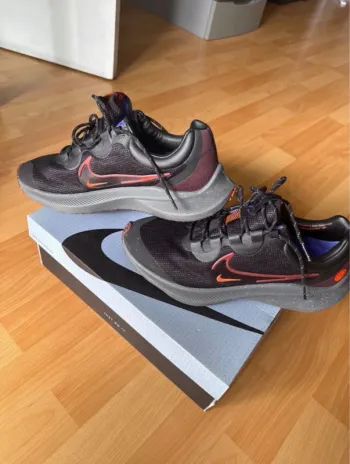 Used Nike Zoom Winflo 8 Shield bike — image 2 of 5