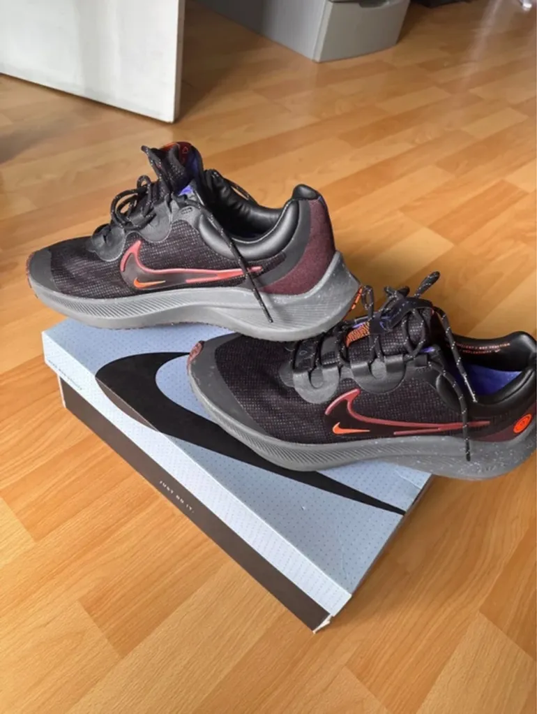 Used Nike Zoom Winflo 8 Shield bike — image 2 of 5