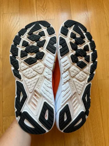 Used Hoka Arahi 6 bike — image 9 of 11