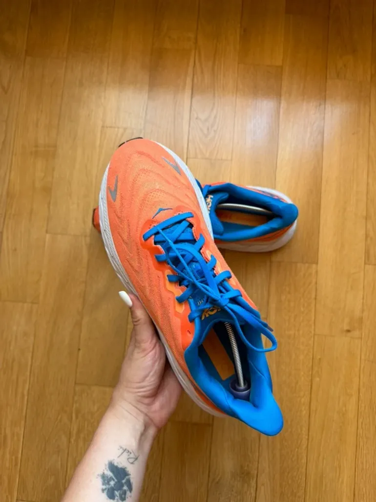 Used Hoka Arahi 6 bike — image 2 of 11