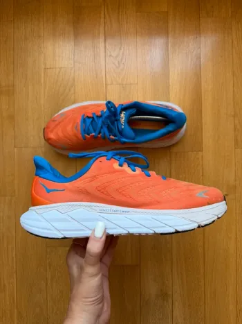 Used Hoka Arahi 6 bike — image 3 of 11