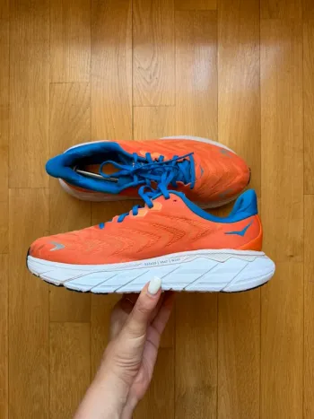 Used Hoka Arahi 6 bike — image 6 of 11