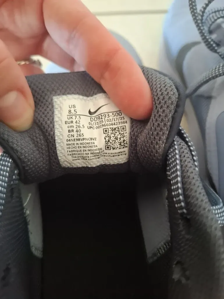 Used Nike Sneakers 42 bike — image 6 of 7