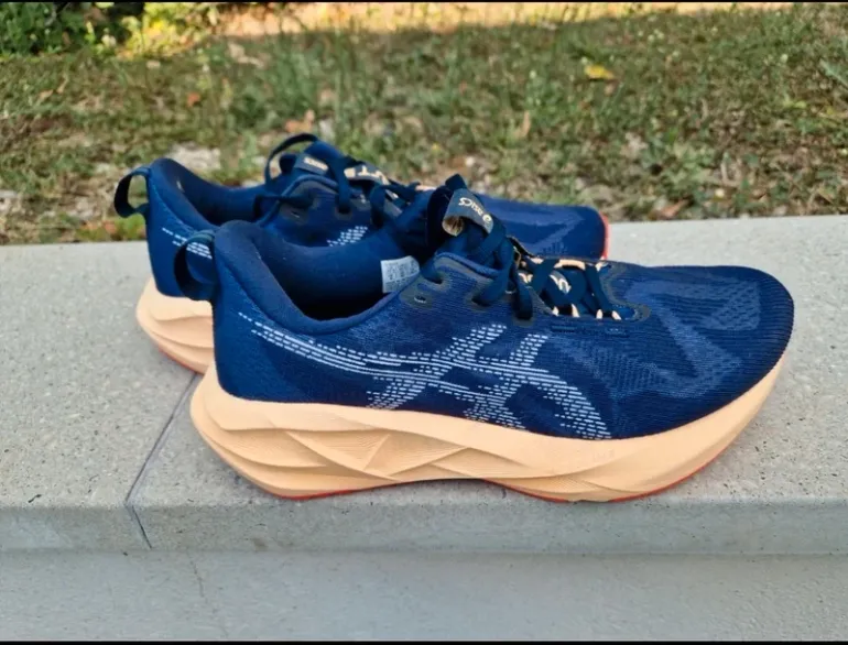 Used Asics Novablast 5 bike — image 2 of 7