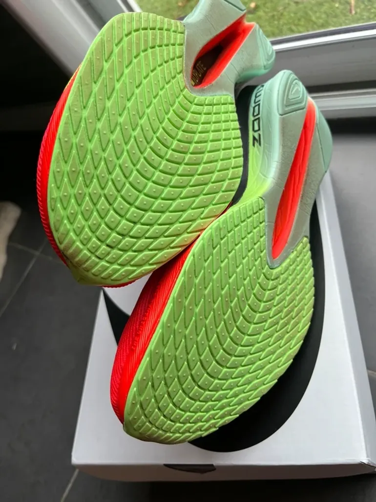 Käytetty Nike ZoomX Vaporfly 4 bike — kuva 4 / 9