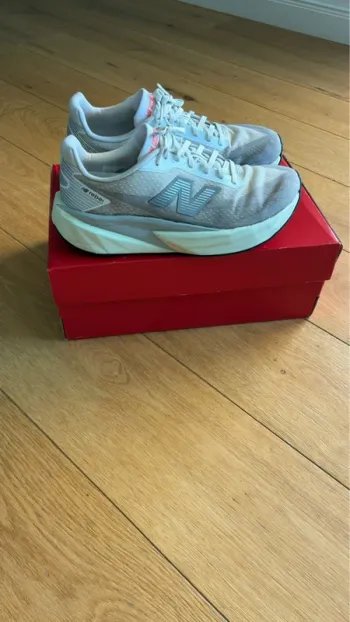 Gebrauchtes New Balance Rebel V5 bike