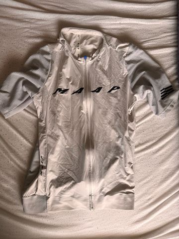 Used MAAP Pro Evade Base 2 Jersey 2025 bike — image 2 of 4