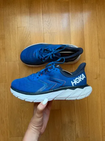 Hoka Arahi 5 bike usato