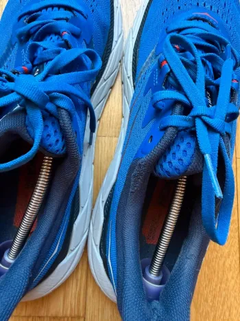Used Hoka Arahi 5 bike — image 9 of 12