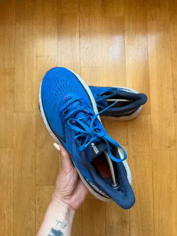 Used Hoka Arahi 5 bike — image 2 of 12
