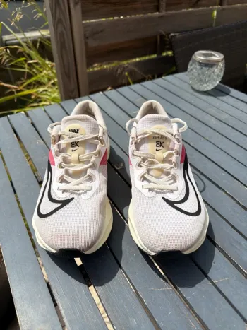 Used Nike Zoom Fly 5 bike — image 2 of 7