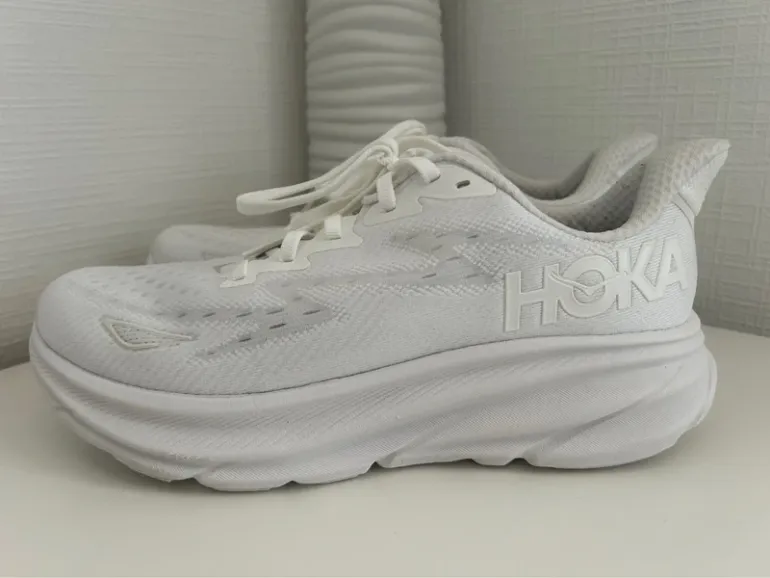 Used Hoka Clifton 9 Wide 2024 bike — image 2 of 12
